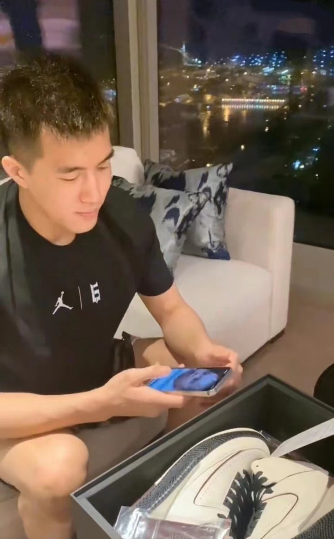 李宁|郭艾伦开箱最新款AJ球鞋！CBA本土球员能穿“非李宁”的，并不多