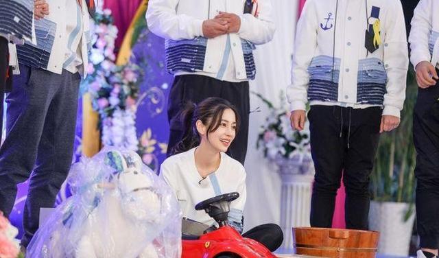 Angelababy|白鹿替补在意料之中,baby紧握资源不撒手,热巴时期又将上演?