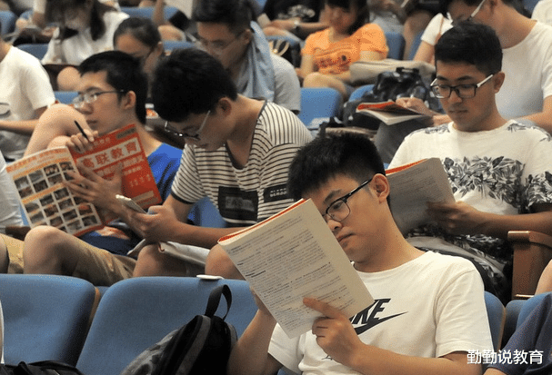 |考研结果公布！300万考生认清现实，他们是选择二战还是找工作？