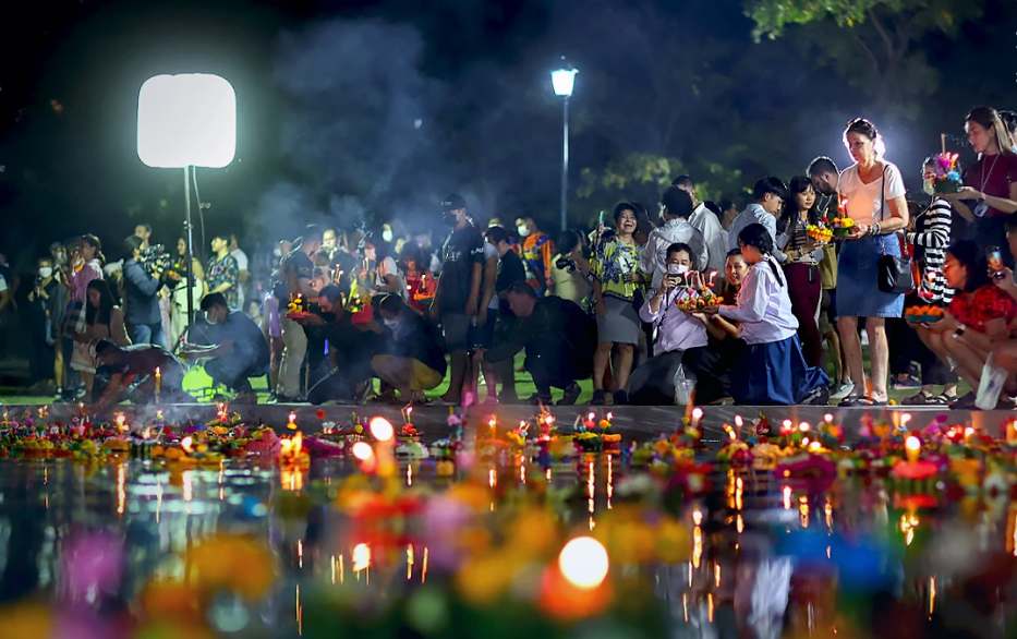 |一年一度的泰国水灯节来袭！现场氛围嗨到爆