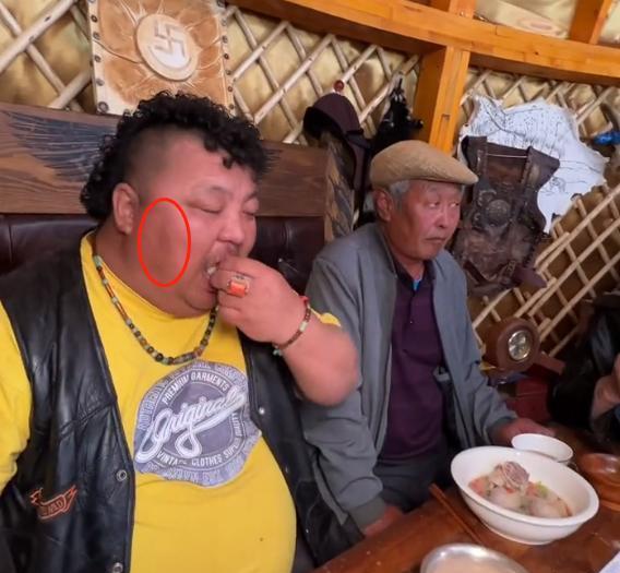 猎魔人|恩克脸上的“黑斑”越来越多了,醒醒吧,别再吃了!