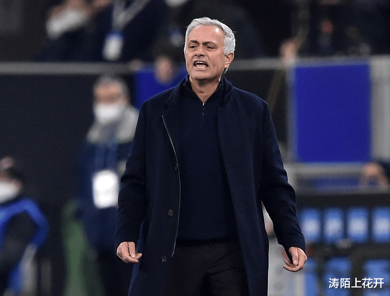 国际米兰|蓝黑死忠致敬穆帅！哲科战旧主闪击破门，国米2-0罗马晋级四强！