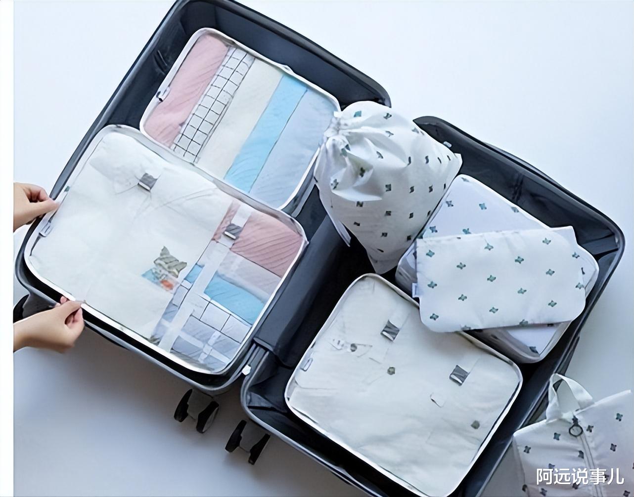 旅行|跟团不要忘记的4样东西，行李再多也要带，关键时候有大作用