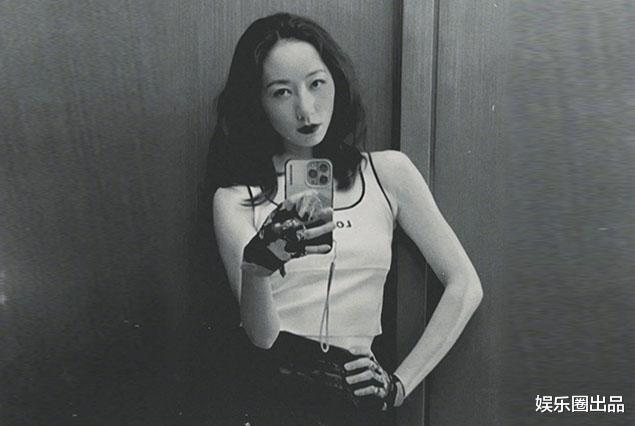 韩雪|韩雪在衣帽间拍大片,穿露脐装大秀曲线美,网友:越来越有味道了