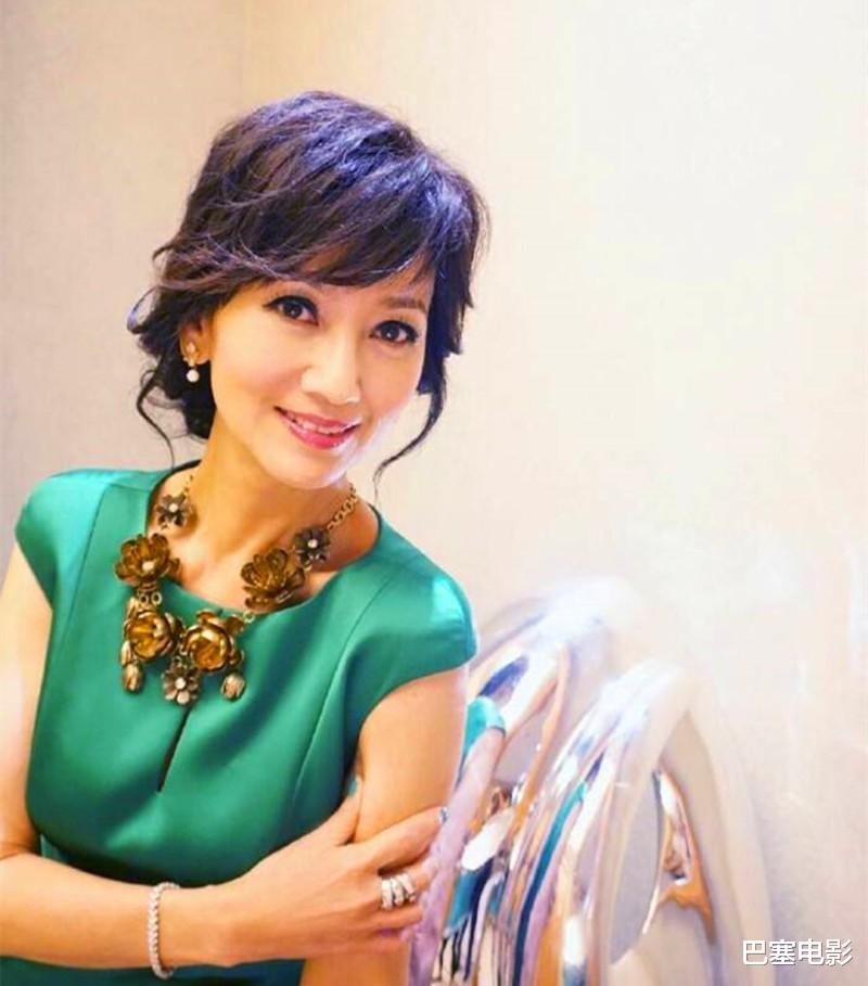 杨幂|“顶级美人”的尴尬现状：大多不愿自然老去，一个比一个脸僵