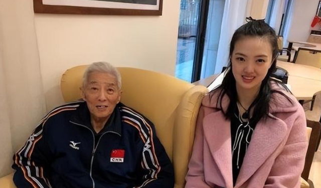 陈伟霆|26岁张常宁晒最新全家福！嫂子罕见露面，气质出众少女感满满