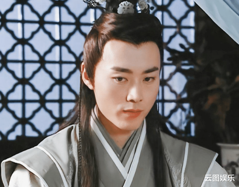 沈晓海|沈晓海摇头晃脑兴奋跳舞!住所曝光装修简单,45岁婚恋状况成谜