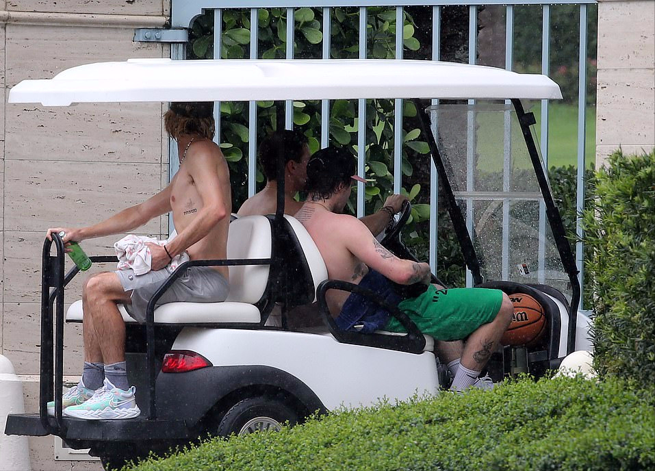 小贝|小贝长子大婚前亮相！满脸惆怅好颓废，要迎娶富家千金婚前焦虑?