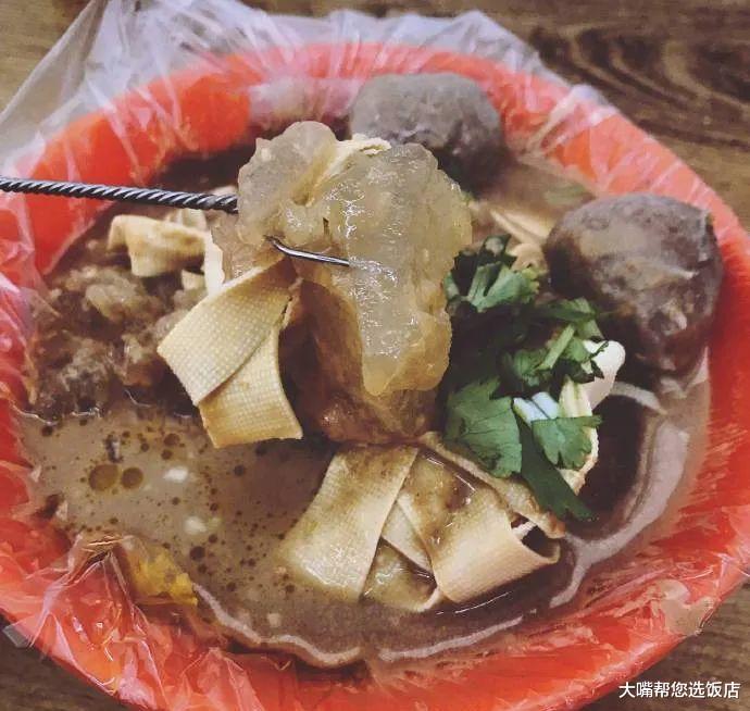 吃遍大连-冬天比较热门的街头小吃，快吃碗焖子暖和暖和~