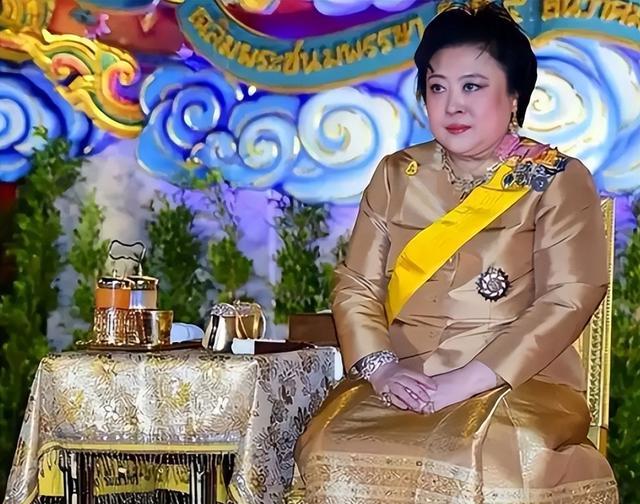 苏提达|43岁帕公主母女情深,一身正装亮相庆生颂妃,苏提达只能心生羡慕