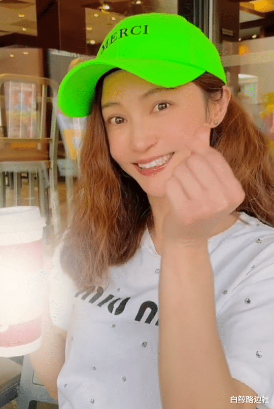 姚笛|40岁姚笛与富豪婚姻破裂？戴绿帽去喝咖啡，视频文案被嘲三观不正