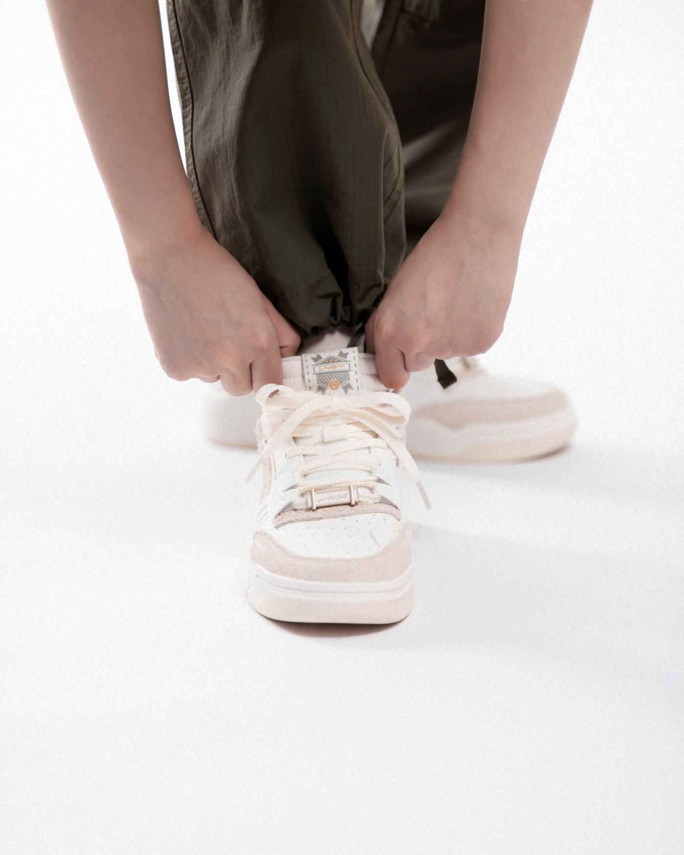 8 月鞋圈别这么刺激好吗!第一双就是王炸!看完价格不淡定了!