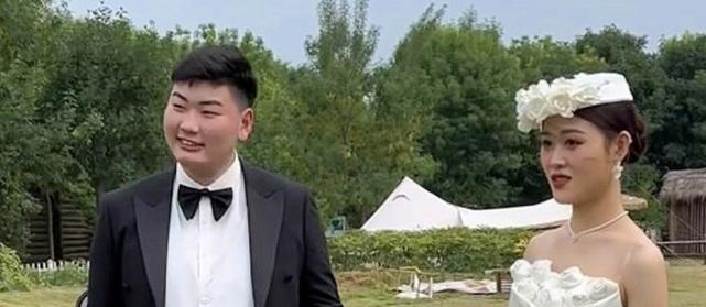 陈萌|陈萌怀孕后晒旗袍造型，眼神中透露着骄傲，欲开启直播带货之路