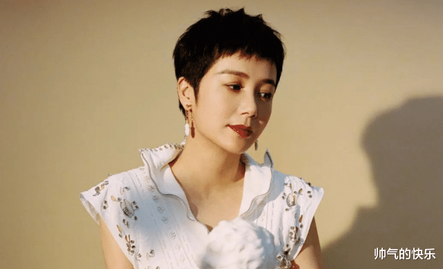 蒋雯丽|蒋雯丽无视丈夫绯闻，打造京圈富太团，与小鲜肉黄轩频传绯闻