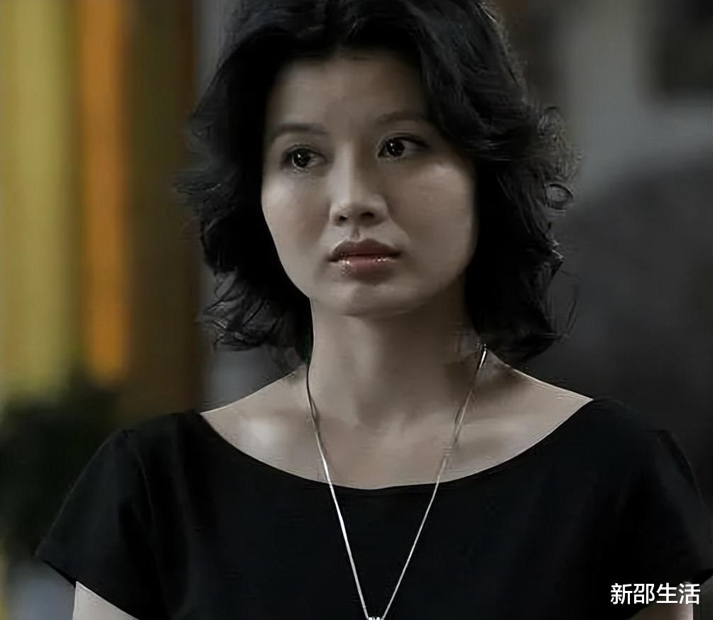 程愫|程愫: 花21年捧红丈夫却被抛弃, 离婚后抱着儿子痛哭, 今逆袭成院长