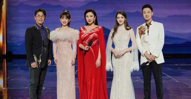 颖儿|六大卫视春晚:Baby客串主持,张碧晨华晨宇隔台相望,吴莫愁复出