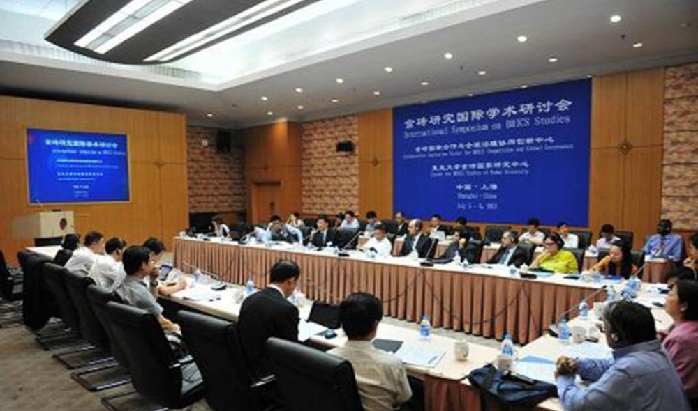 2005年社科院专家陆建华被查，贩卖国家机密，现在被捕