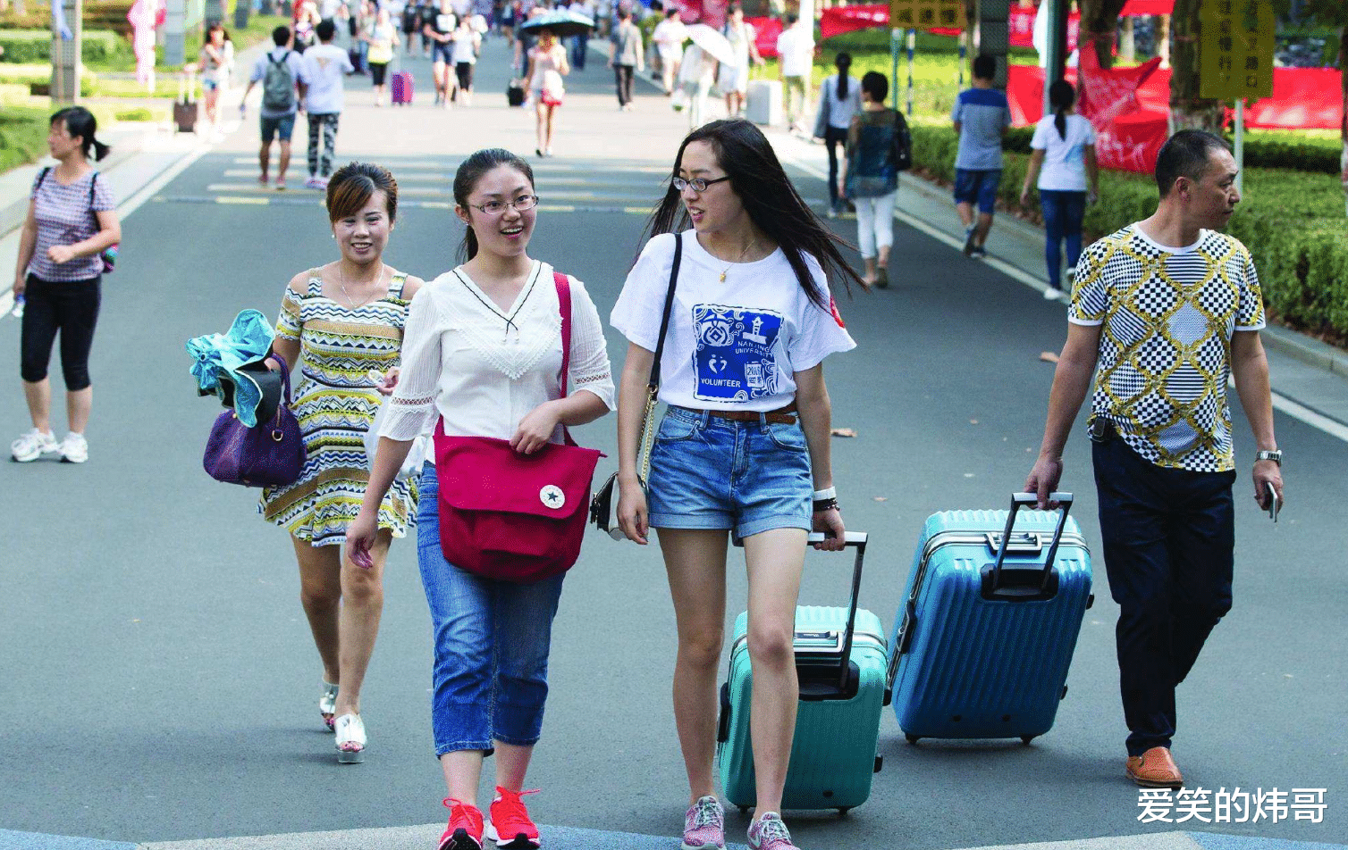 |“奶头乐”在大学里悄然兴起，不少学生深陷其中，家长却全然不知
