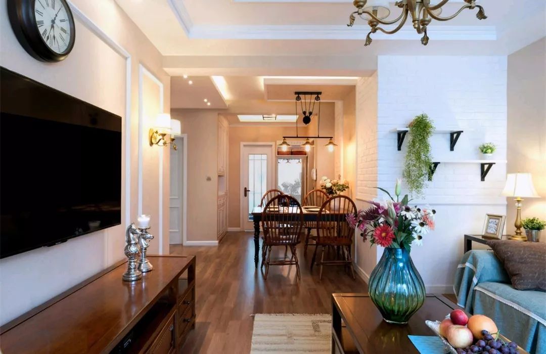 76平的轻美式小户型二居室，这种暖色调好有温馨感