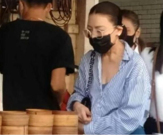 发型 西拉米头发留长,以探普英的身份出宫参加婚宴,中分发型端庄大气