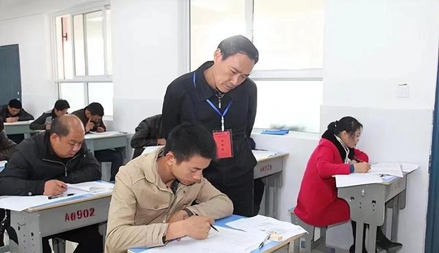 招聘|乡镇公务员报考门槛降低,几乎属于“三不限”,对专科生尤其友好