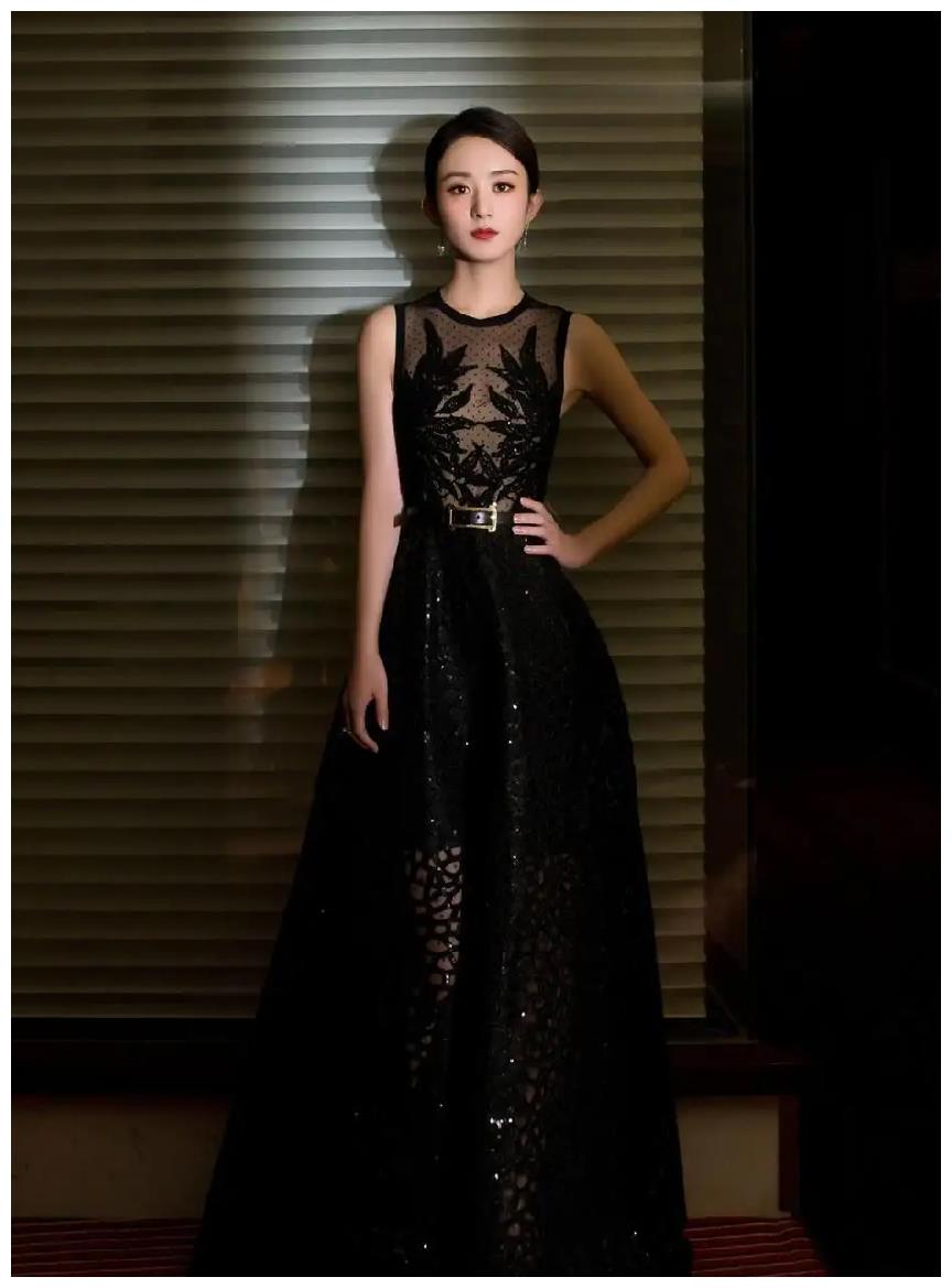 暗黑|赵丽颖尝试疯批美人造型太成功了,暗黑系病娇搭配,感觉有内味了