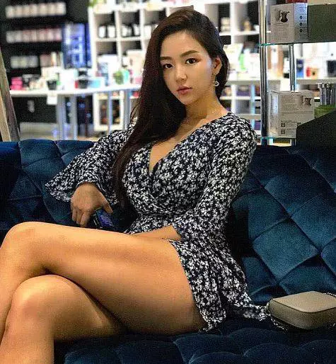 |她被称为“夜店女王”，一双“大象腿”被叫性感，网友：理解不了