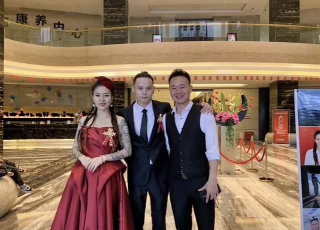 汪峰|恭喜!汪峰战队成员张恒远毕夏结婚,女方花臂抢镜,汪峰本人缺席