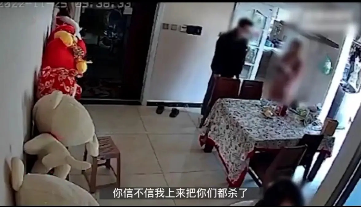 邻居嫌吵,踹门而入恐吓小孩还殴打房主,到底谁错了?