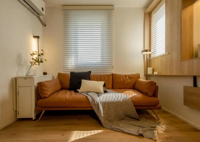 50㎡一字户型,逆袭两居室,独立厨房+办公区+浴缸全都有,真赞!