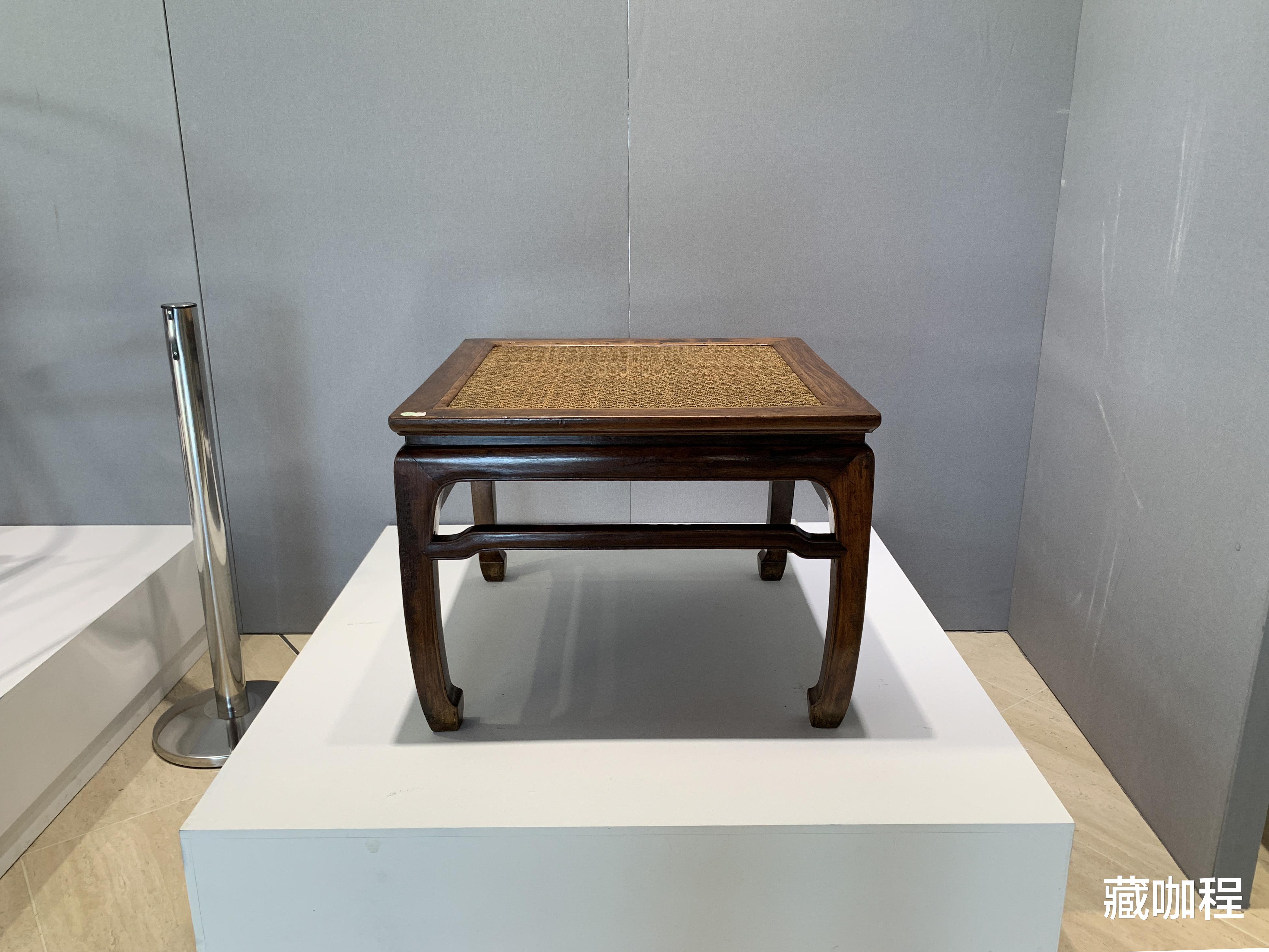 黄花梨|座面七十厘米见方,黄花梨弯腿马蹄大禅凳