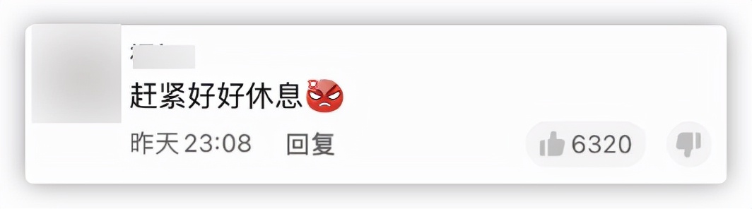 张艺谋|张艺谋闭幕式后现身，一路步行和志愿者打招呼，不停挥手毫无架子
