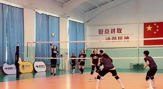 天津女排|天津女排直播露端倪：美女二传姚迪“消失”，孟子旋陈博雅未现身