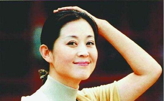 东方甄选|著名主持人倪萍做客东方甄选直播间,谈到用姥姥的话应对网暴