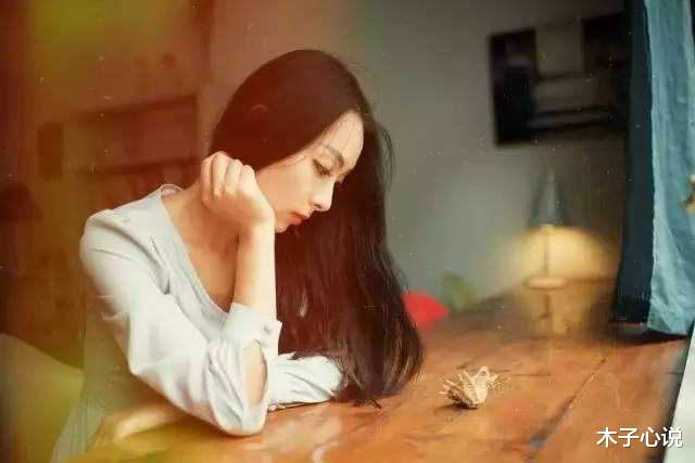 岳父母经常旅游吃大餐,女婿把8千工资全给父母,妻子:好,成全你