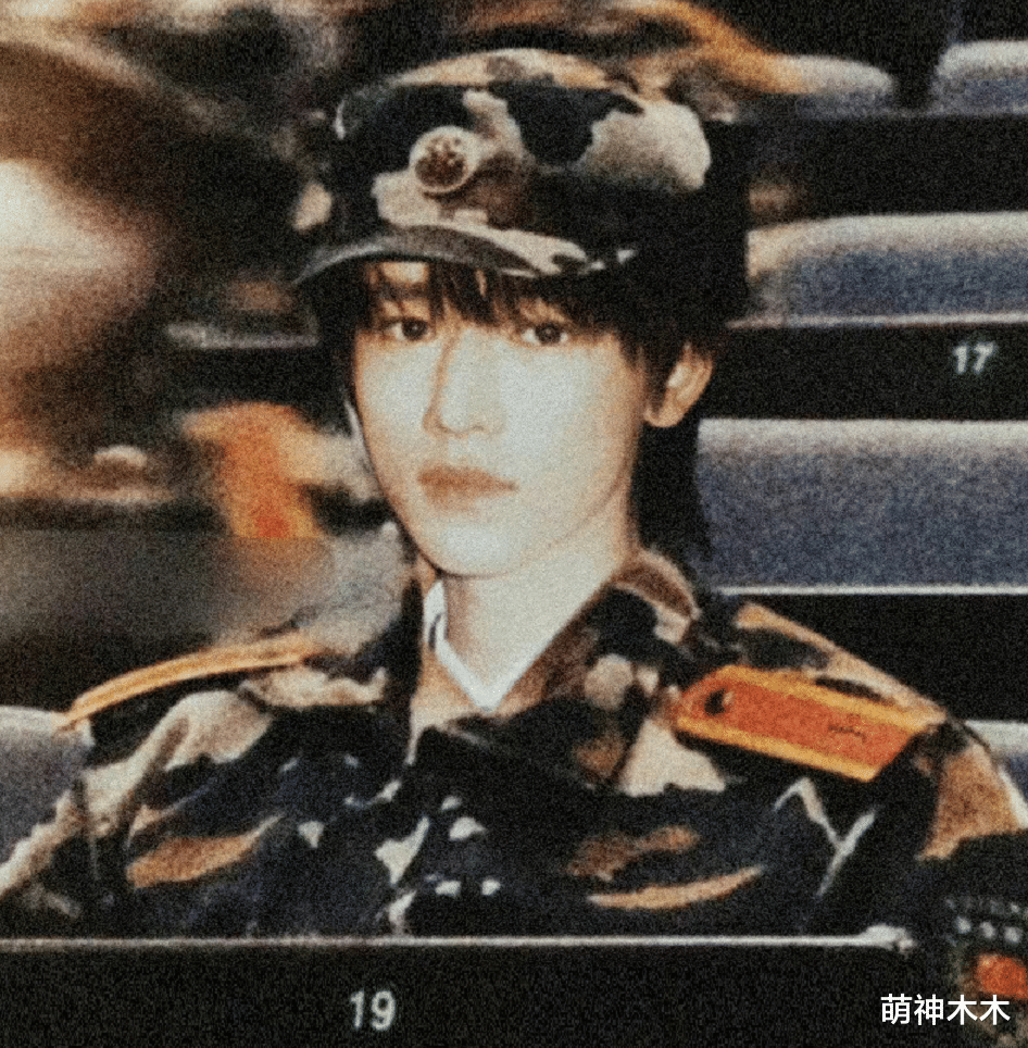 明星|流量爱豆军训状况不断:踢坏鞋底惹关注,代表领奖被质疑搞特权