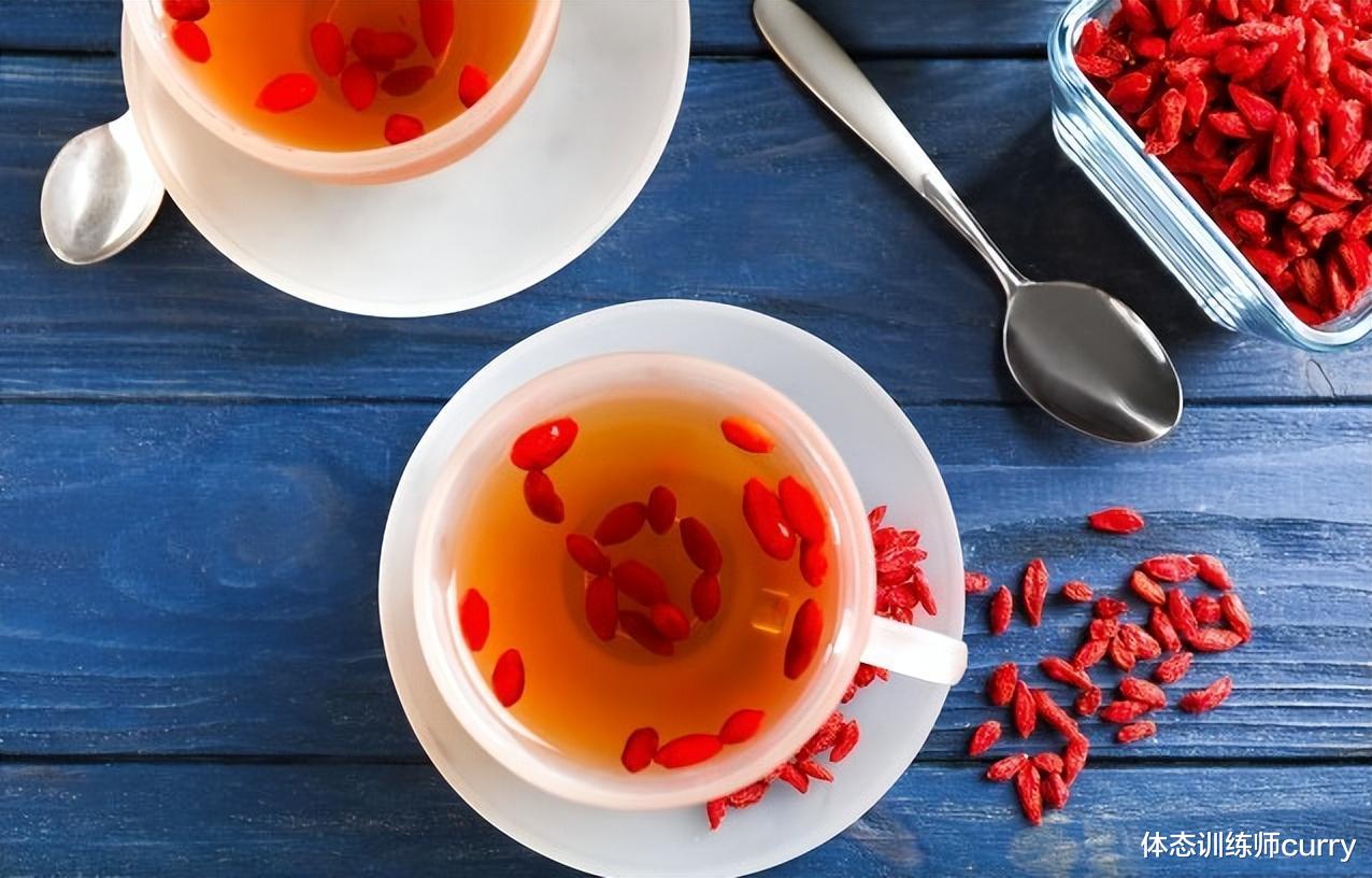 枸杞|男人40岁后,面临“养肾期”,牢记“2吃2喝”,助你更有男人味