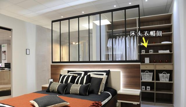 衣帽间不装柜子就算了,隔断还全是玻璃,收纳翻番,还亮堂堂!