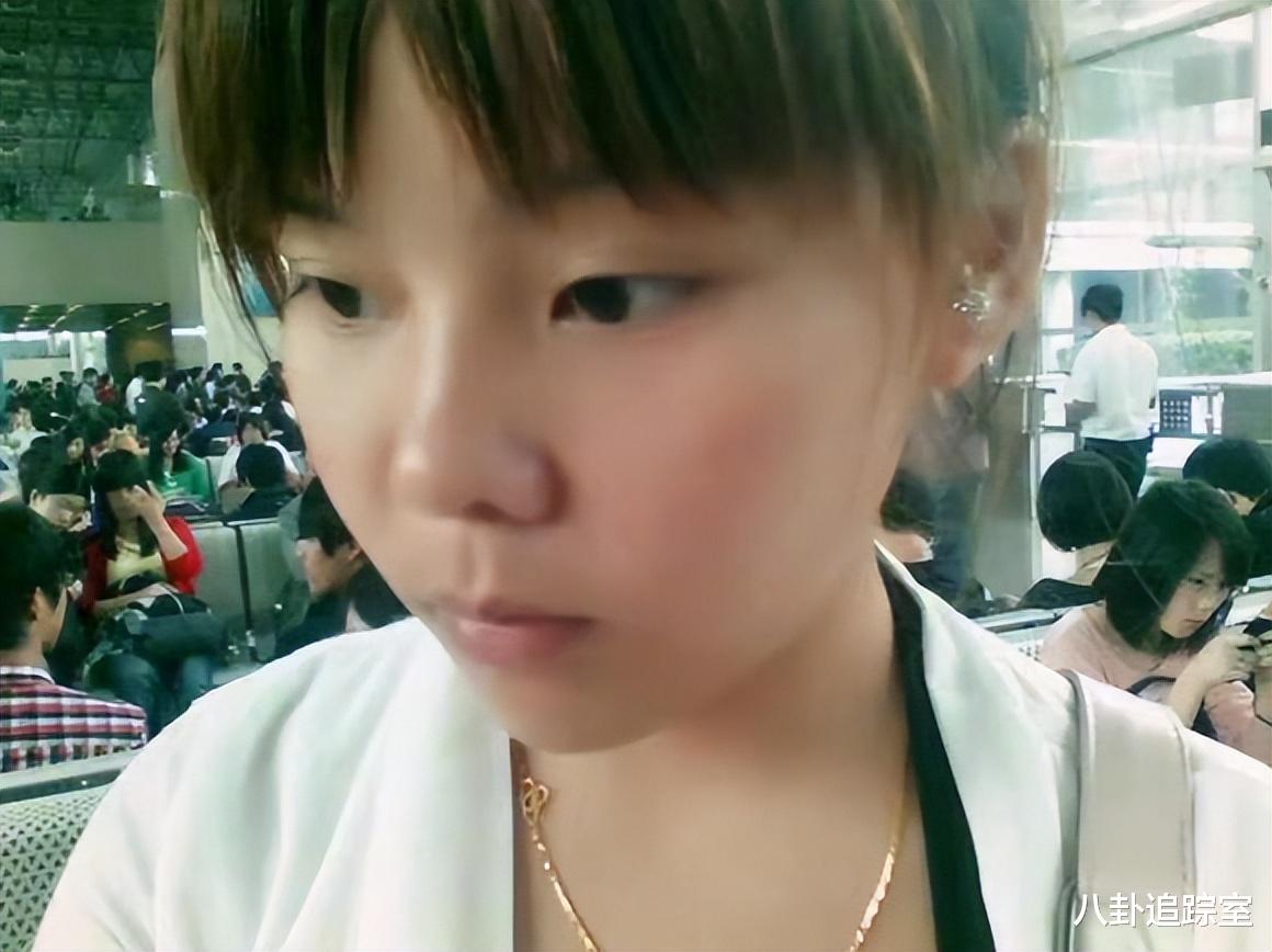 姚策|卖惨？熊磊晒旧照，双眼呆滞称被生活磨没了光，网友：熊瞎子