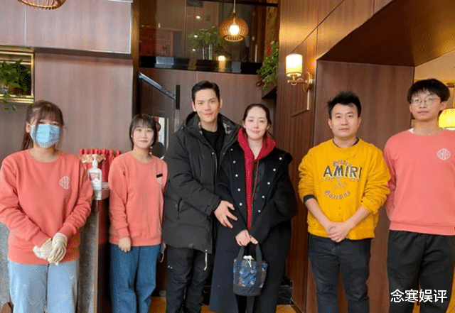 郭碧婷|向佐一家三口在天津吃面,女儿小奶皇乖巧可爱,郭碧婷疑怀上二胎