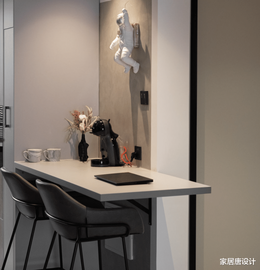 前卫的男女主人,用浓浓的科技感,让空间充满时尚火花