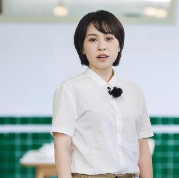 殷桃|《中餐厅6》开播，7位嘉宾个个讨喜，殷桃综艺首秀太美了