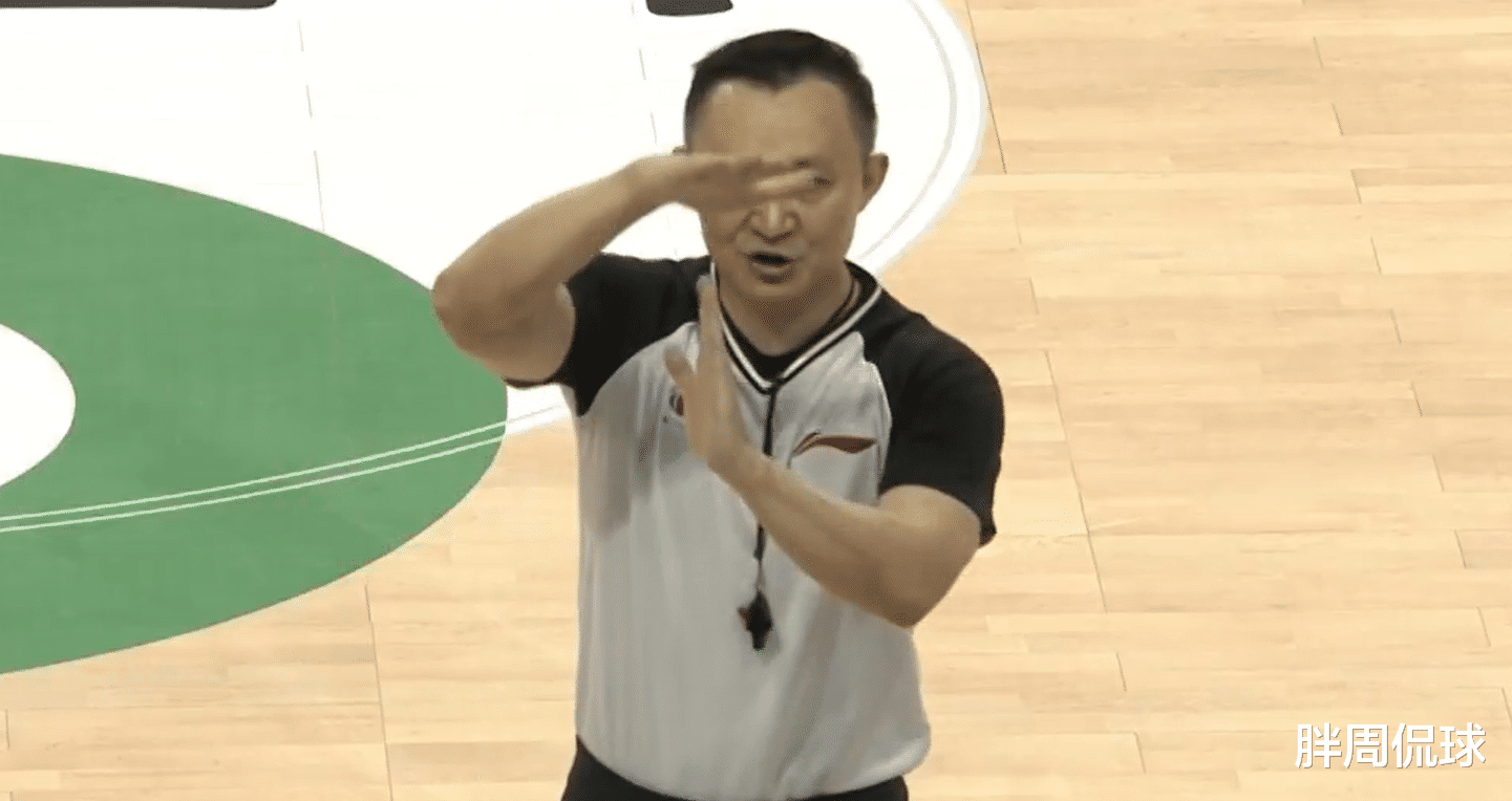 李楠|严惩裁判闫军！重罚李楠史鸿飞！CBA巨星驱逐，冲突对飙险失控