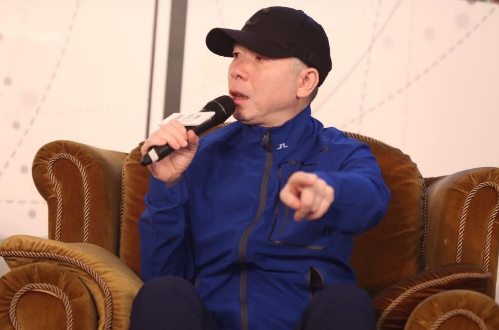 冯小刚|冯小刚曾嘲讽张艺谋：某导演10亿拍电影，5亿赚不到！我孤独求败