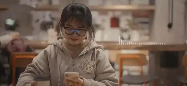 谢娜|为了躲酒跑进猪圈,让谢娜眉头紧锁的操作,却引起都市人的共鸣