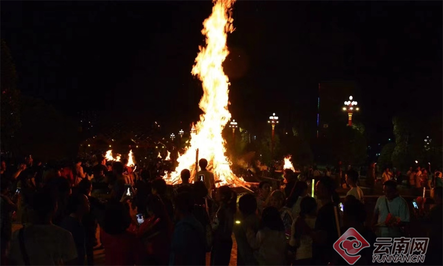 荷花|早安云南｜以火之名的狂欢开启盛夏的激情