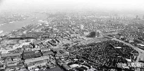 汤君年: 靠卖窗帘起家, 花6亿买下一块地皮,如今每套房价值过亿!