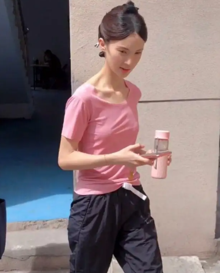 陈瑶|荧幕上倾世容颜，私底下跟鬼一样，干瘪、病态、脸僵，真打脸