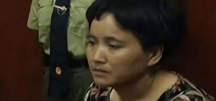 1998年,悍匪白宝山被判处死刑,临刑前唯一要求:想和情人合个影