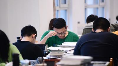 嘉兴|大学教授出谋划策,毕业后先“啃老”3年,这番话引发众人热议!